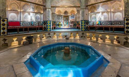 Baños_del_Sultán_Amir_Ahmad,_Kashan,_Irán,_2016-09-19,_DD_50-52_HDR